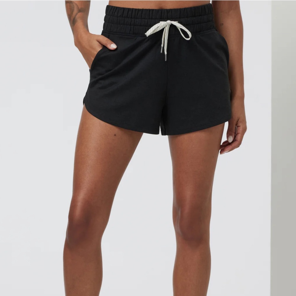 Vuori Halo Performance Short in Black